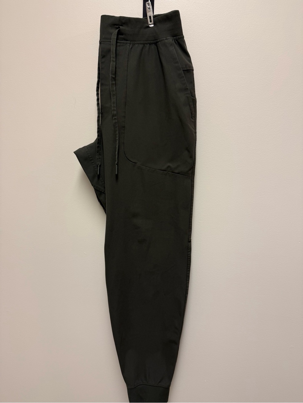 Lululemon ABC Jogger Olive Green Men’s Medium Short 28” Inseam